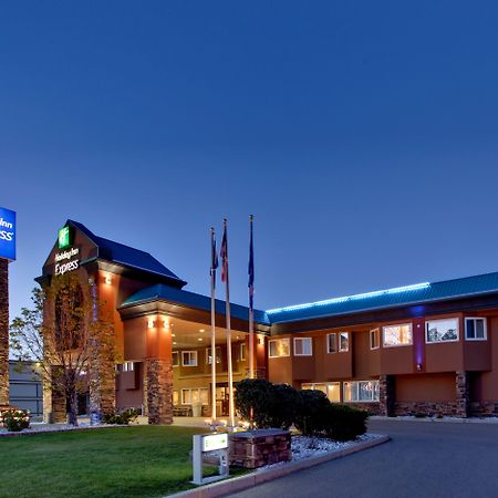 Holiday Inn Express Red Deer By Ihg Exterior foto