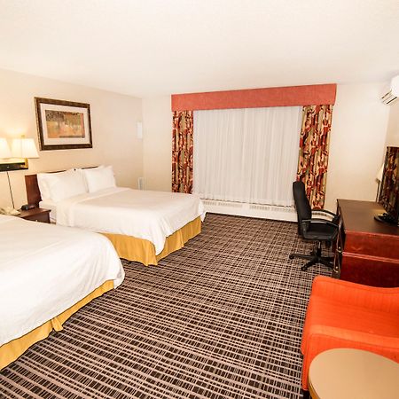 Holiday Inn Express Red Deer By Ihg Exterior foto