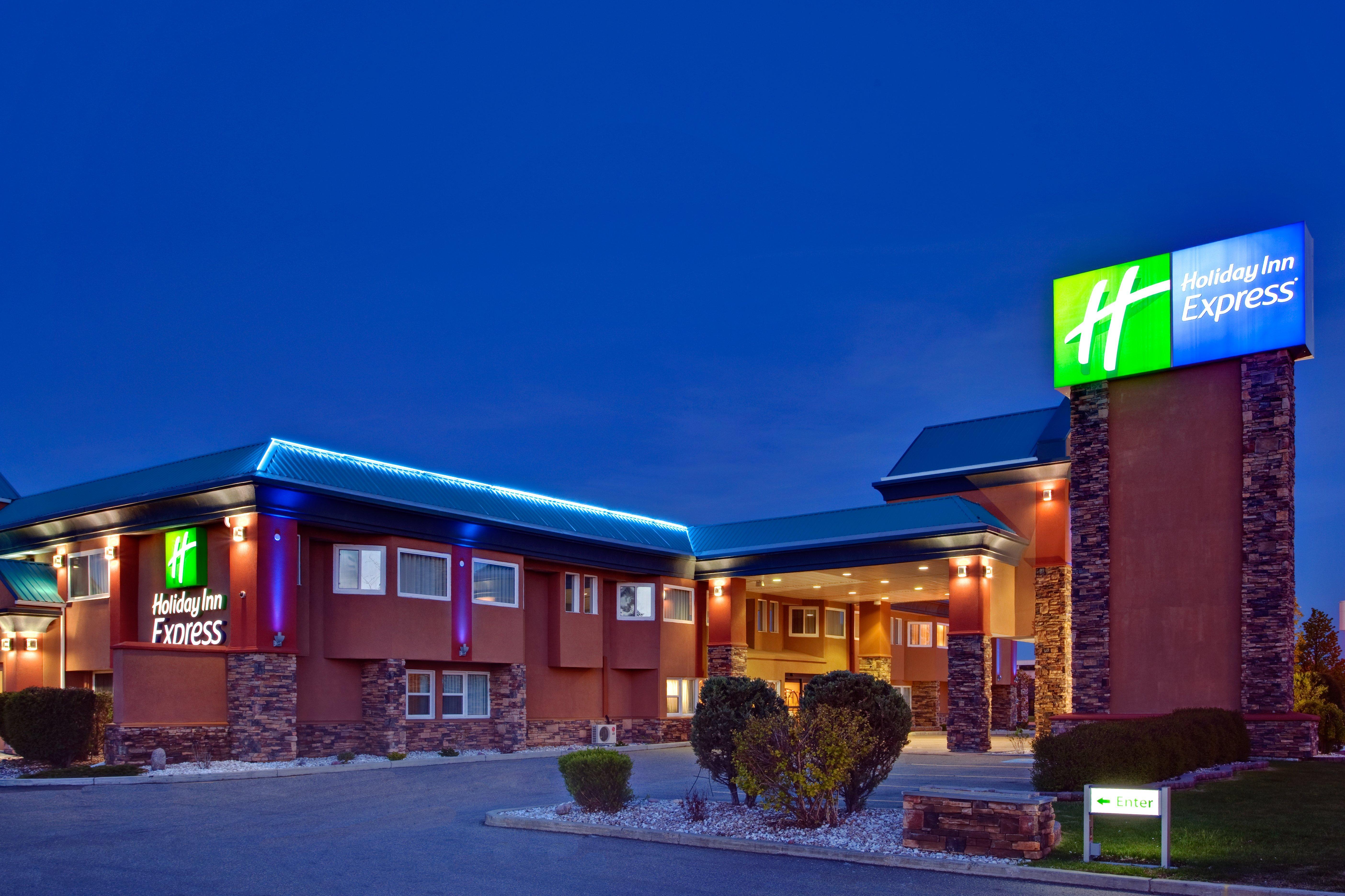 Holiday Inn Express Red Deer By Ihg Exterior foto