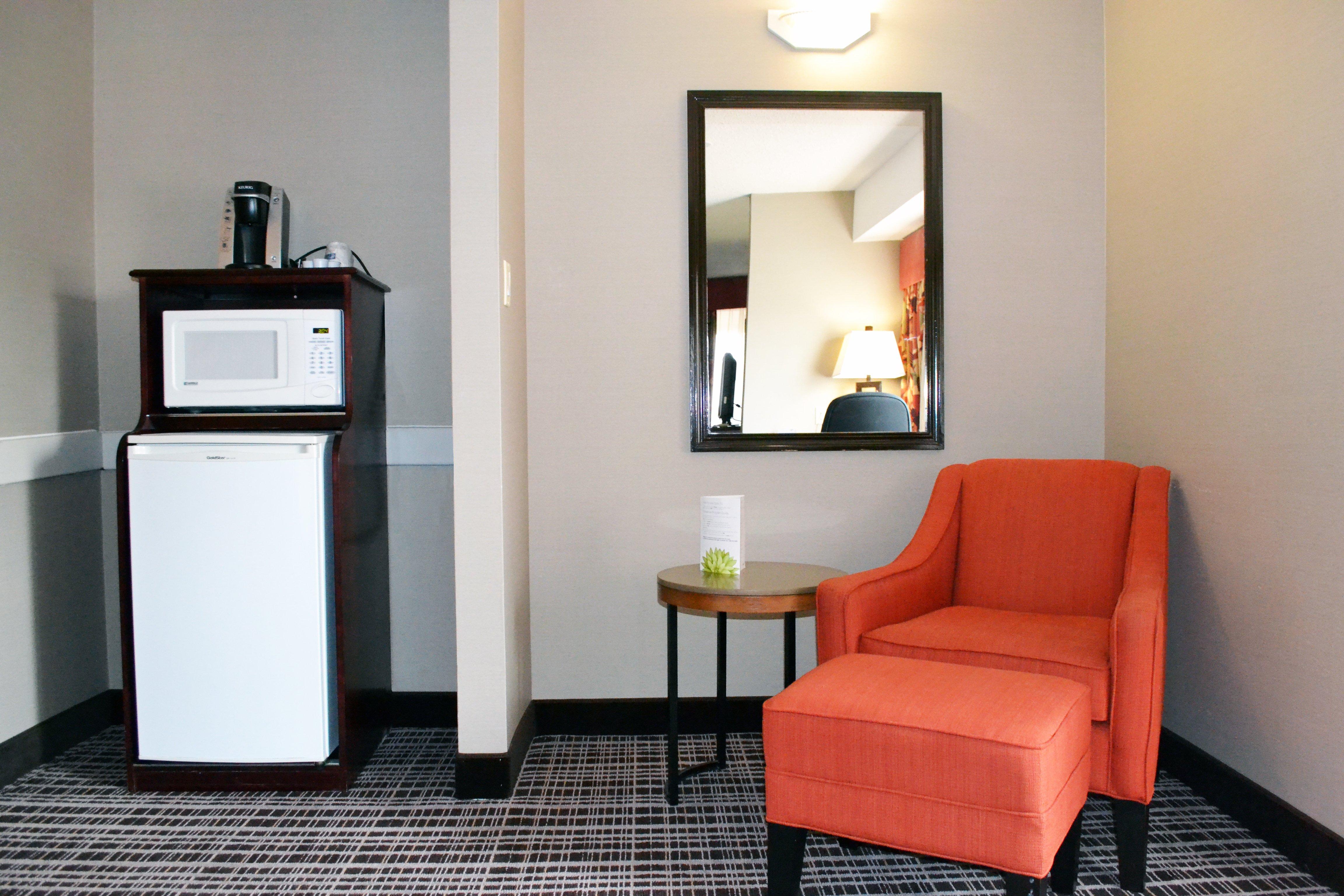 Holiday Inn Express Red Deer By Ihg Exterior foto