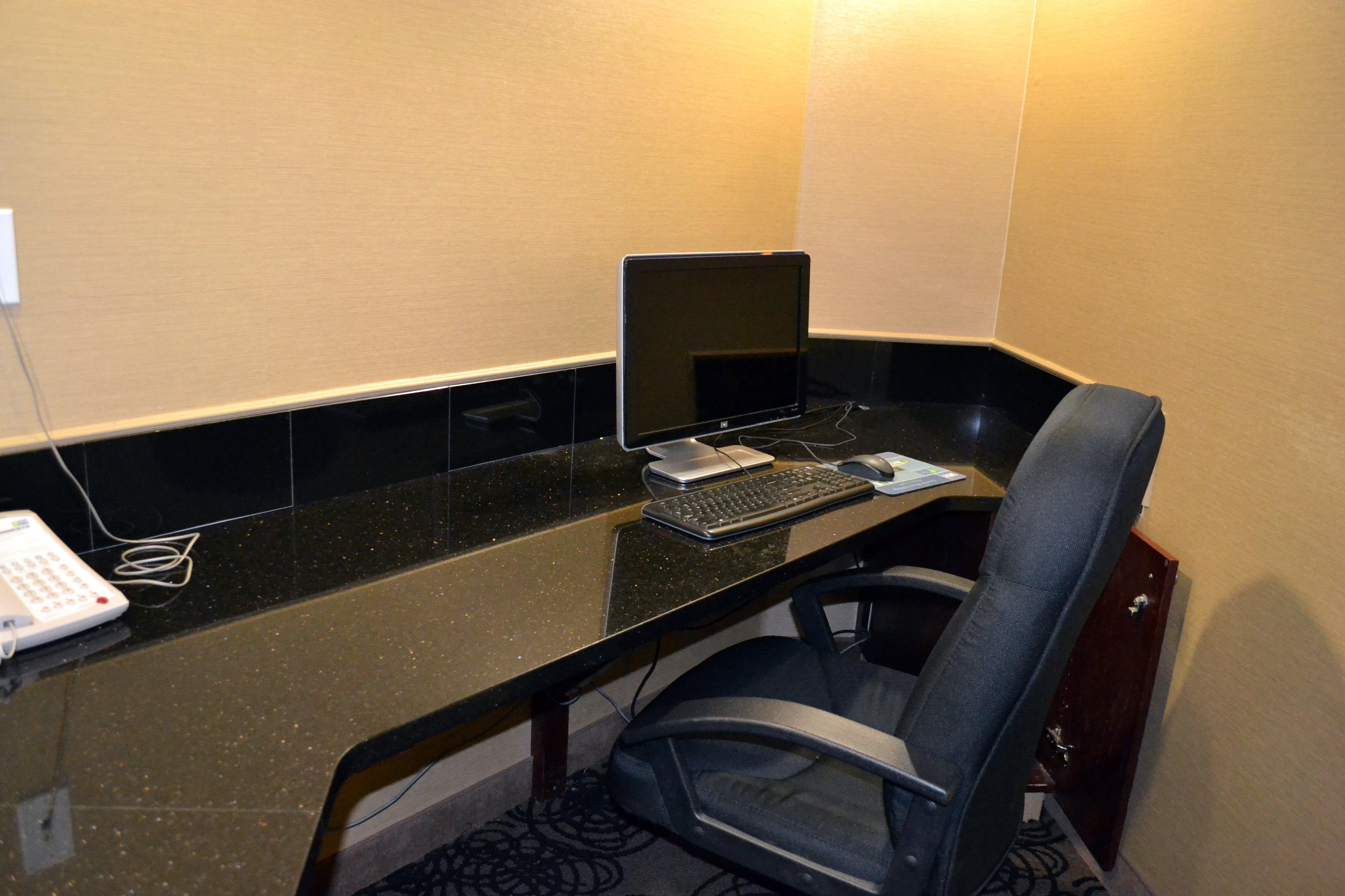 Holiday Inn Express Red Deer By Ihg Exterior foto