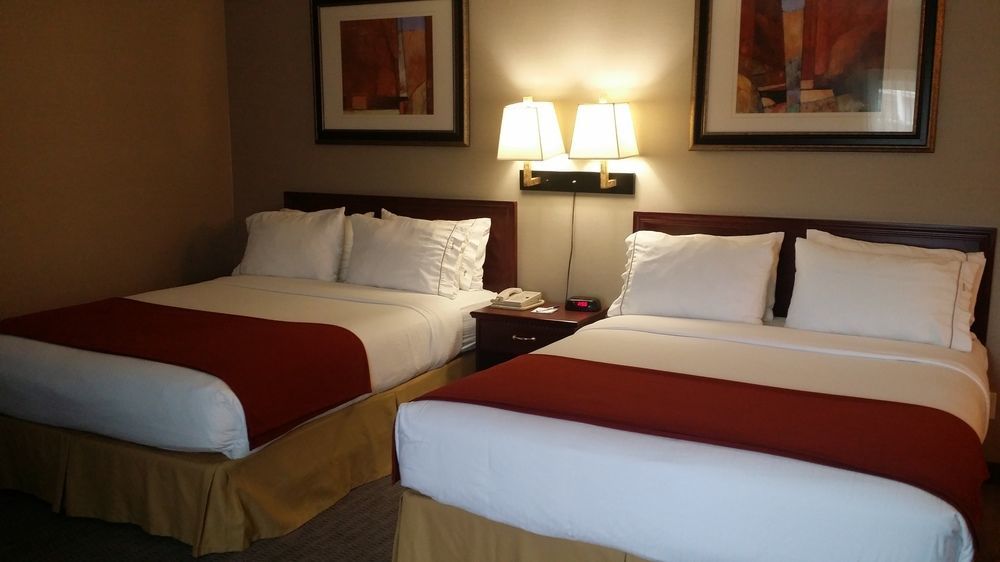 Holiday Inn Express Red Deer By Ihg Exterior foto