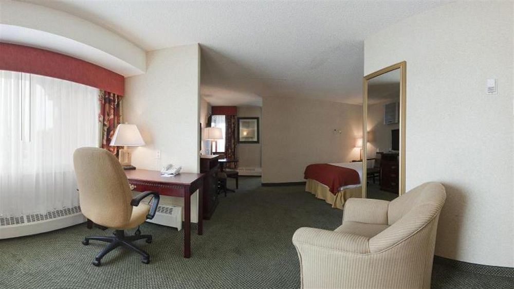 Holiday Inn Express Red Deer By Ihg Exterior foto
