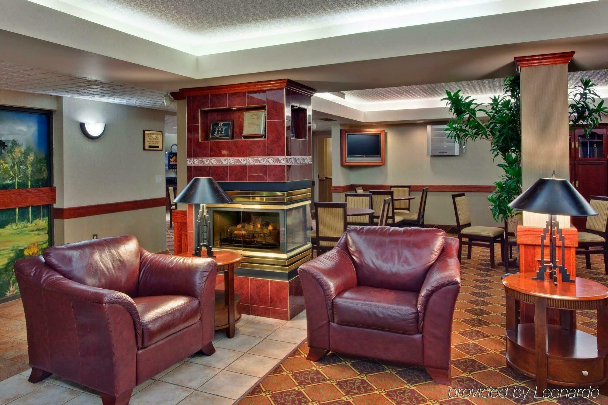 Holiday Inn Express Red Deer By Ihg Exterior foto