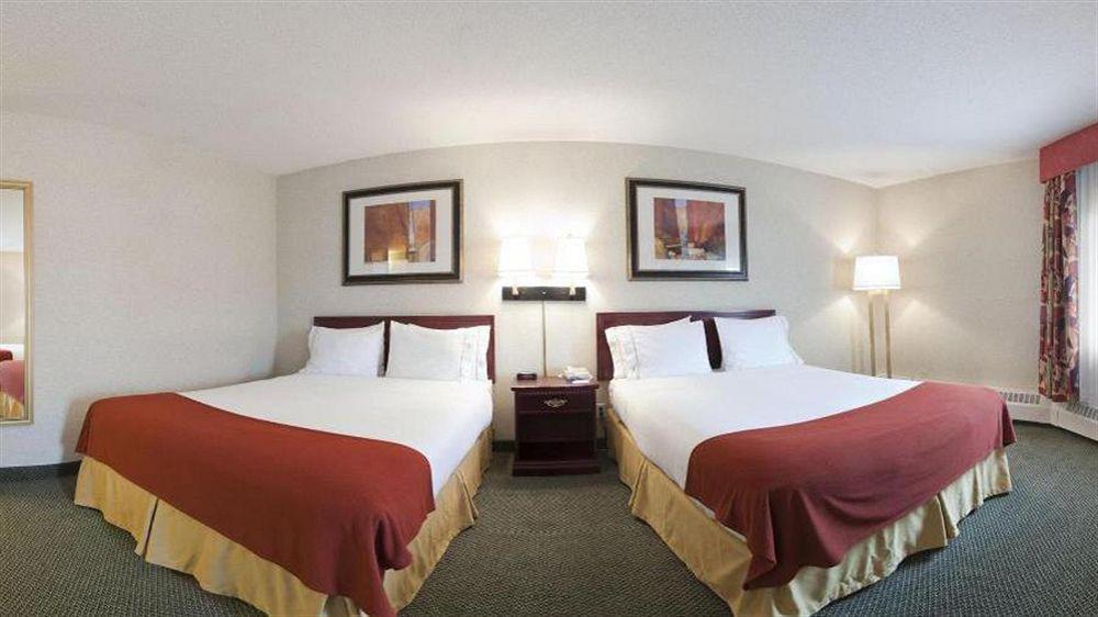Holiday Inn Express Red Deer By Ihg Exterior foto